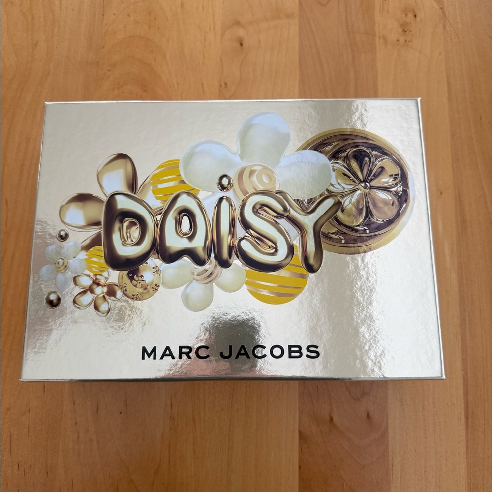 Marc Jacobs Daisy Perfume EMPTY 4 pc gift set box decor storage 11"x8" See Ad